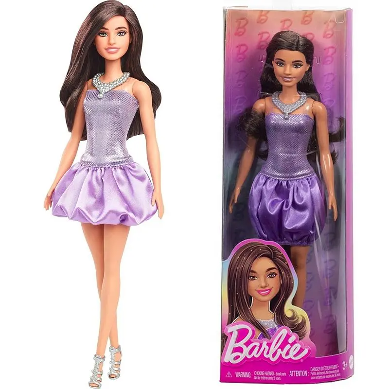 Barbie Fashionistas-Puppe Nr. 234 mit braunen Haaren, die ein voluminöses, violettes Kleid mit Pailletten und einem Satinrock sowie eine silberne Halskette und High Heels trägt, HYT92